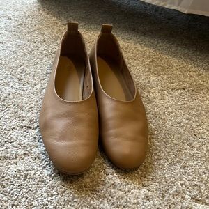 Women Everlane Day Glove Italian leather flats in Tan size 10